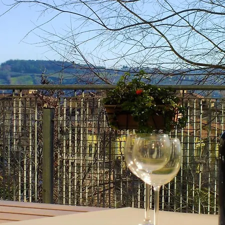 With One Bedroom In With Wonderful Mountain View Enclosed Garden And Wifi 28 Km From The Beach Apartment Jesi